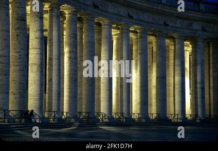 Berninis Kolonnade im Petersdom, Vatikan, Rom, Italien. Stockfoto