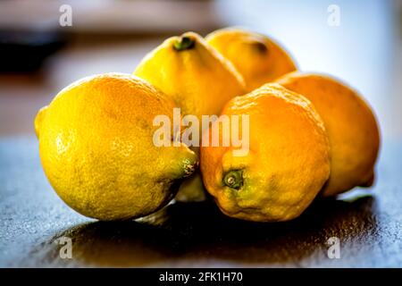 Obst: Frische Zitronen Stockfoto