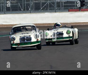 Martin Stowe, MG A, Neil Burnside, MG MGA, FISCar Historic 50er Jahre, Hawthorn Trophy Cars, Hawthorn International und Tom Cole Trophies Rennen um die 50er Jahre Sp Stockfoto