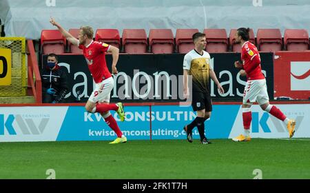 London, Großbritannien. April 2021. Jayden Stockley von Charlton Athletic feiert, nachdem er am 27. April 2021 im Sky Bet League 1 hinter verschlossenen Türen zwischen Charlton Athletic und Crewe Alexandra in The Valley, London, England, das Eröffnungstor mit einem Tauchkopf erzielt hat. Foto von Alan Stanford/Prime Media Images. Quelle: Prime Media Images/Alamy Live News Stockfoto