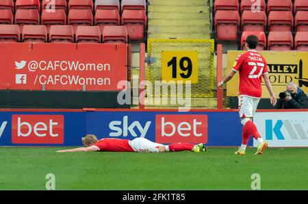 London, Großbritannien. April 2021. Jayden Stockley von Charlton Athletic feiert, nachdem er am 27. April 2021 im Sky Bet League 1 hinter verschlossenen Türen zwischen Charlton Athletic und Crewe Alexandra in The Valley, London, England, das Eröffnungstor mit einem Tauchkopf erzielt hat. Foto von Alan Stanford/Prime Media Images. Quelle: Prime Media Images/Alamy Live News Stockfoto