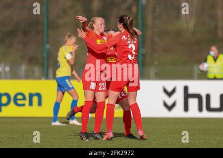 Brondby, Dänemark 21. April 2021. Kathrine Kuhl (23) vom FC Nordsjaelland punktet und feiert beim Gjensidige Kvindeliga-Spiel zwischen Brondby IF und FC Nordsjaelland im Brondby Stadion in Brondby, Dänemark. (Bildnachweis: Gonzales Photo - Rune Mathiesen). Stockfoto