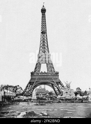 Exposition Universelle, Paris,1889 : der Park des Champs de Mars, der Eiffelturm und der Trocadero Stockfoto