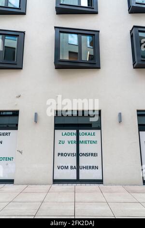 Leerstehende Ladenflächen, zur Miete, Werbung in den Schaufenstern, im neuen Stadtquartier Schloßstraße, in der Innenstadt von Mülheim an der Ruhr, NRW, Stockfoto