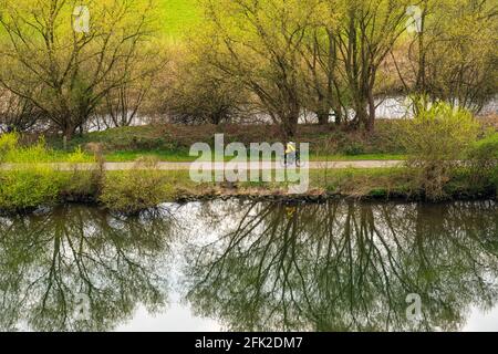 Radweg, Gehweg, Leinpfad, entlang der Ruhr in Mülheim an der Ruhr, NRW, Deutschland, Stockfoto