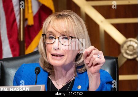 Washington, USA 27. April 2021. 27. April 2021 - Washington, DC, Vereinigte Staaten: US-Senatorin Maggie Hassan (D-NH) spricht bei einer Anhörung des Senats für innere Sicherheit und Regierungsangelegenheiten. (Foto: Michael Brochstein/Sipa USA) Quelle: SIPA USA/Alamy Live News Stockfoto