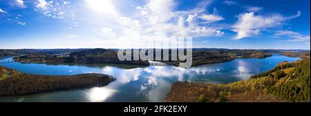 Der größte See in deutschland im Frühjahr von oben als Ein hochauflösendes Panorama Stockfoto