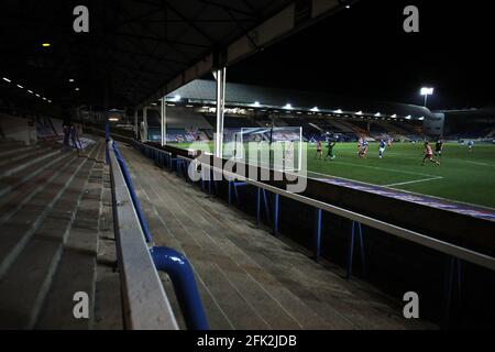 Peterborough, Großbritannien. April 2021. Ein allgemeiner Blick auf das Geschehen, von den leeren Straßenterrassen in London im Peterborough United gegen Doncaster Rovers EFL League One Match im Weston Homes Stadium, Peterborough, Cambridgeshire aus gesehen. Kredit: Paul Marriott/Alamy Live Nachrichten Stockfoto