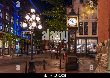 Vancouver Gastown Dampfuhr klingeln. Die Dampfuhr pfeift und schießt mit Sound Dampf auf die Uhr. British Columbia, Kanada. Stockfoto