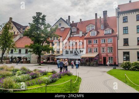 RIGA, LETTLAND - 19. AUGUST 2016: Blick auf den Livu-Platz im Zentrum von Riga, Lettland Stockfoto