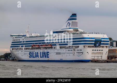 HELSINKI, FINNLAND - 25. AUGUST 2016: MS Silja Serenade Kreuzfahrtfähre der estnischen Reederei Tallink Group im Hafen von Helsinki. Stockfoto