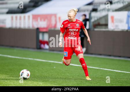 Orebro, Schweden. April 2021. Nathalie Hoff Persson (#8 Orebro) in Aktion während des Spiels in der Schwedischen Liga OBOS Damallsvenskan zwischen KIF Orebro und Vittsjo GIK in der Behrn Arena in Orebro, Schweden. Kredit: SPP Sport Pressefoto. /Alamy Live News Stockfoto