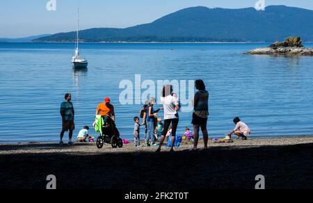 Bellingham, USA - 28. Mai 2017: Familien genießen ein Urlaubswochenende im Larrabee State Park Stockfoto