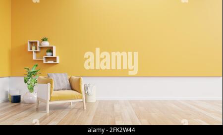 Wohnzimmer mit gelbem Stoffsessel, Lampe, Buch und Pflanzen an Leerer gelber Wandhintergrund.3d-Rendering Stockfoto