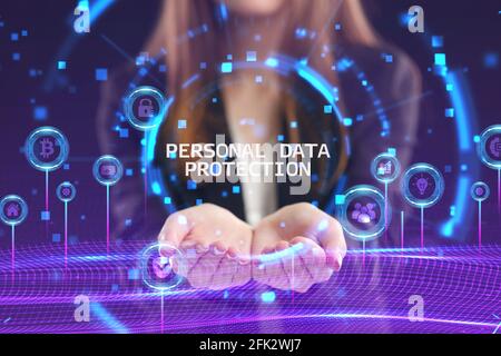 Wirtschaft, Technologie, Internet und Netzwerk Konzept. Junge Unternehmer arbeiten an einer virtuellen Bildschirm der Zukunft und sieht die Inschrift: Persönliche dat Stockfoto