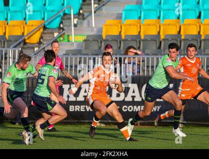 Austin, TX, USA. April 2021. Austin Gilgronis Vollrücker ZINZAN ELAN-PUTTICK (15) versucht es am 25. April 2021 in Austin, Texas, in einem Rugby-Spiel der Major League gegen die Seattle Seawolves. Austin Won, 42-15. Quelle: Scott Coleman/ZUMA Wire/Alamy Live News Stockfoto