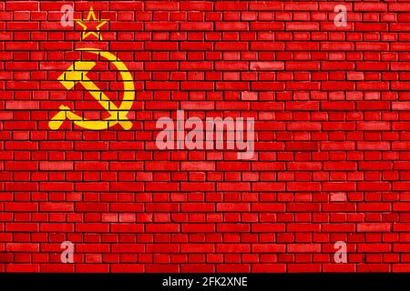 Flagge der Sowjetunion 1936–1955 auf Ziegelmauer gemalt Stockfoto