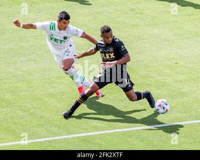 Los Angeles, TX, USA. April 2021. Austin FC Verteidiger Nick Lima (24) und Los Angeles FC Verteidiger Diego Palacios (12) während eines Major League Soccer Spiels zwischen LAFC und Austin FC am 17. April 2021 in Los Angeles, Kalifornien. Quelle: Scott Coleman/ZUMA Wire/Alamy Live News Stockfoto