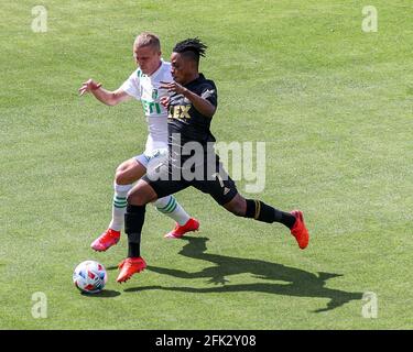 Los Angeles, TX, USA. April 2021. Alex Ring (8) und Latif Blessing (7) von Los Angeles während eines Fußballspiels der Major League zwischen LAFC und Austin FC am 17. April 2021 in Los Angeles, Kalifornien. Quelle: Scott Coleman/ZUMA Wire/Alamy Live News Stockfoto