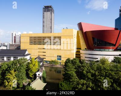 Kitakyushu, Japan - 29. Oktober 2016: Riverwalk Kitakyushu Einkaufszentrum und Kokura Burggraben Stockfoto