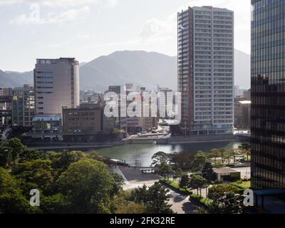 Kitakyushu, Japan - 29. Oktober 2016: Blick auf die Stadt Kitakyushu vom obersten Stockwerk der Burg Kokura Stockfoto