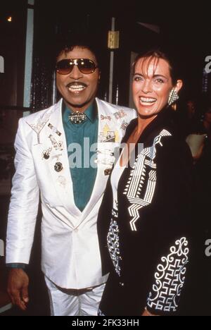 Little Richard und Linda Gray nehmen an der Eröffnung des Butler und Wilson Jewlery Store am 14. Juni 1989 am Sunset Boulevard in Hollywood, Kalifornien, Teil. Quelle: Ralph Dominguez/MediaPunch Stockfoto