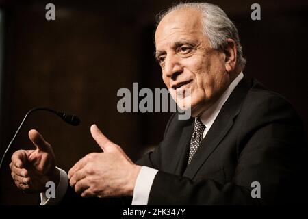 WASHINGTON, DC - 27. APRIL 2021: Zalmay Khalilzad, Sonderbeauftragter für die Aussöhnung in Afghanistan im Außenministerium, bezeugt am 27. April 2021 in einer Anhörung des Ausschusses für Außenbeziehungen des Senats zur US-Politik in Afghanistan auf dem Capitol Hill in Washington, DC, USA. Foto von T.J. Kirkpatrick/Pool/ABACAPRESS.COM Stockfoto