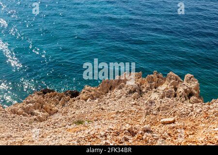 Blick auf die Stara Baska Klippe, Insel Krk. Kroatien Stockfoto