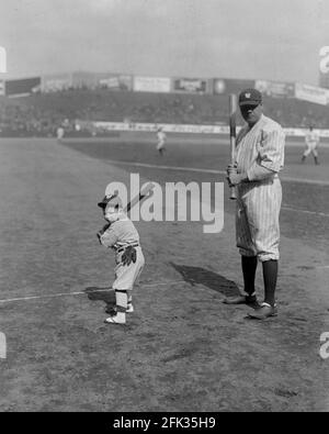 Babe Ruth & Maskottchen, New York Yankees, 1922. Stockfoto