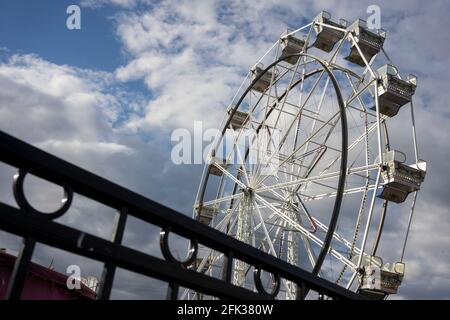 Das antike Riesenrad im Oaks Amusement Park in Portland, das unter Einhaltung der COVID-Vorschriften wieder eröffnet wird, gesehen am Sonntag, den 25. April 2021. Stockfoto