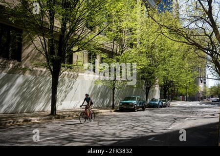 Leere Straßen in der Innenstadt von Portland, am Sonntag, den 18. April 2021, während eines pandemischen Frühlings. Stockfoto
