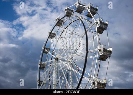 Das antike Riesenrad im Oaks Amusement Park in Portland, das unter Einhaltung der COVID-Vorschriften wieder eröffnet wird, gesehen am Sonntag, den 25. April 2021. Stockfoto