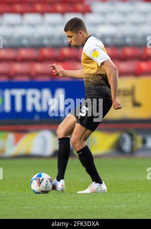 London, Großbritannien. April 2021. Nathan Wood von Crewe Alexandra beim Spiel der Sky Bet League 1 hinter verschlossenen Türen zwischen Charlton Athletic und Crewe Alexandra am 27. April 2021 im Valley, London, England. Foto von Alan Stanford/Prime Media Images. Quelle: Prime Media Images/Alamy Live News Stockfoto