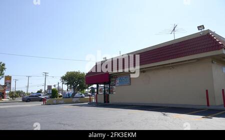 Compton, California, USA 27. April 2021 EINE allgemeine Sicht auf die Atmosphäre des Mordes Standort des Produzenten Terry Carter, der am 29. Januar 2015 von Marion Shug Knight von Death Row Records in Tam's Burgers in der 1201 Rosecrans Avenue in Compton, Kalifornien, USA, überführt wurde. Foto von Barry King/Alamy Stockfoto Stockfoto