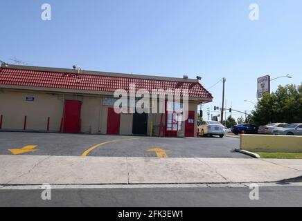 Compton, California, USA 27. April 2021 EINE allgemeine Sicht auf die Atmosphäre des Mordes Standort des Produzenten Terry Carter, der am 29. Januar 2015 von Marion Shug Knight von Death Row Records in Tam's Burgers in der 1201 Rosecrans Avenue in Compton, Kalifornien, USA, überführt wurde. Foto von Barry King/Alamy Stockfoto Stockfoto