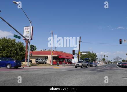 Compton, California, USA 27. April 2021 EINE allgemeine Sicht auf die Atmosphäre des Mordes Standort des Produzenten Terry Carter, der am 29. Januar 2015 von Marion Shug Knight von Death Row Records in Tam's Burgers in der 1201 Rosecrans Avenue in Compton, Kalifornien, USA, überführt wurde. Foto von Barry King/Alamy Stockfoto Stockfoto