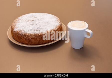 Uralter römischer Kuchen aus Mandeln und trockenem Brot (Antica torta alle Mandorle e pane) Stockfoto