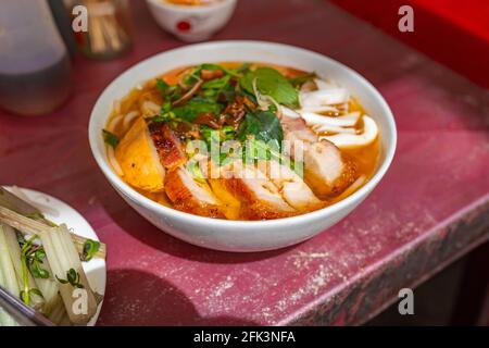 Vietnamesisch würziger Fisch Stock Meeresfrüchte Nudel, Bun Mam Stockfoto