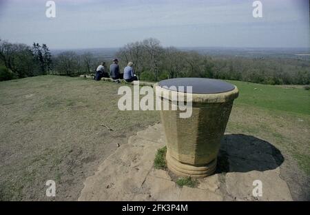 Das Anwesen des National Trust, Dover's Hill, liegt 230 Meter über dem Meeresspiegel und ist ein beliebter Aussichtspunkt für Touristen mit Blick auf das Vale of Evesham. Es gilt als Ort der ursprünglichen englischen Olympischen Spiele. Dover's Hill liegt an der Grenze zum Gebiet von Cotswold mit außergewöhnlicher natürlicher Schönheit und liegt an der nördlichen Cotswold-Steilwand in der Nähe der Stadt Chipping Campden. Die unteren Hänge des Hügels weisen auf die römische Aktivität hin und sind heute mit einheimischen Bäumen wie Sweet Chestnut und Lärche bewaldet. Stockfoto