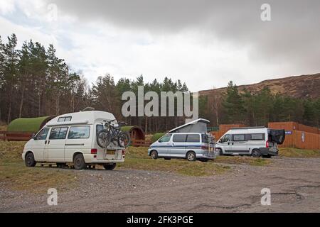 Glencoe, Lochaber, Schottland, Großbritannien. April 2021. Highlands, Black Rock Cottage sieht unberührt im Sonnenschein Rannoch Moor aus. Stockfoto