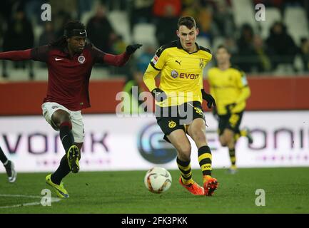 firo: Fuvuball, Fußball, 01/19/2016 1. Bundesliga, 1. BL-Saison 2015/2016 Testspiel BVB Borussia Dortmund - Sparta Prag duelliert Janni Luca Serra gegen Costa Nhamoinescu und wird weltweit eingesetzt Stockfoto