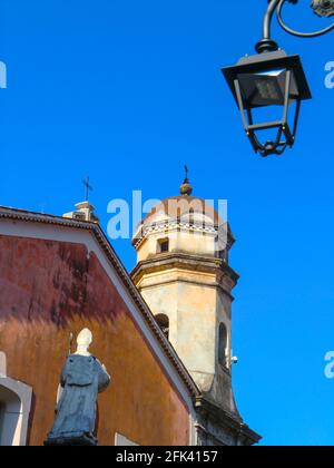 Annunziata Kirche mit dem Glockenturm und der Votivsäule von San Biagio, Maratea, Basilicata, Italien, Europa Stockfoto