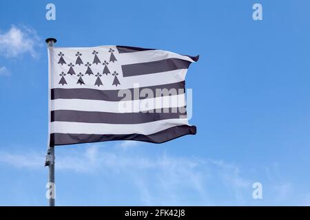 Die Flagge der Bretagne heißt Gwenn-ha-du, was in Breton weiß und schwarz bedeutet. Stockfoto