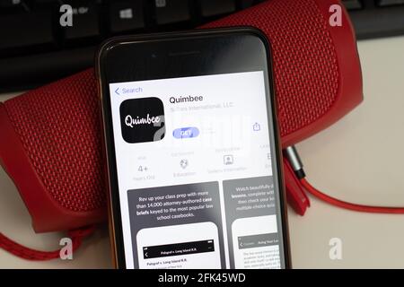 New York, USA - 26. April 2021: Quimbee Mobile App Logo, Telefon mit Icon, illustrative Editorial Stockfoto