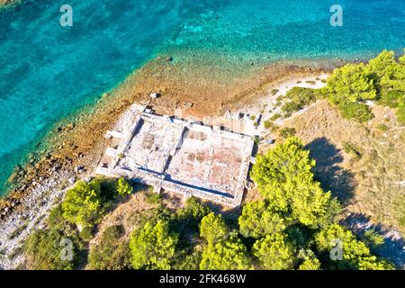 Römische historische Villa Rustica Ruinen Luftbild, Dugi Otok Insel, Kornati Archipel von Kroatien Stockfoto