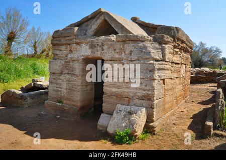 Populonia, Toskana, Italien, 03/31/2017, etruskische Nekropole von Baratti, Aedikula-Grab Stockfoto