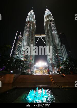 KL, MALAYSIA - 21. Apr 2021: Petronas Twin Tower Kuala Lumpur Stockfoto