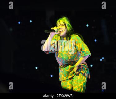 Houston, USA. Oktober 2019. Billie Eilish tritt am 10. Oktober 2019 im Toyota Center in Houston, Texas, auf. Billie kündigte ihr neues Album „glücklicher als je zuvor“ an, das am 30. Juli 2021 erscheinen wird. (Foto von Jennifer Lake/Sipa USA) Quelle: SIPA USA/Alamy Live News Stockfoto