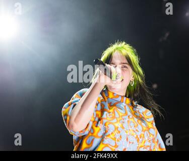 Billie Eilish tritt am 10. Oktober 2019 im Toyota Center in Houston, Texas, auf. Billie kündigte ihr neues Album „glücklicher als je zuvor“ an, das am 30. Juli 2021 erscheinen wird. (Foto von Jennifer Lake/Sipa USA) Stockfoto