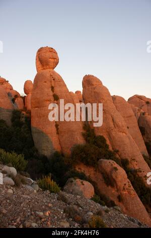 Sonnenuntergang von der Spitze eines Berges von Montserrat Bergkette Stockfoto